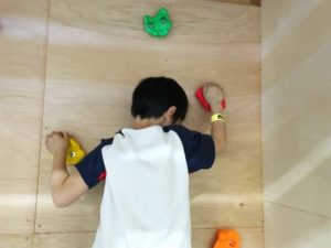 子供の習い事でボルダリングをするメリットは