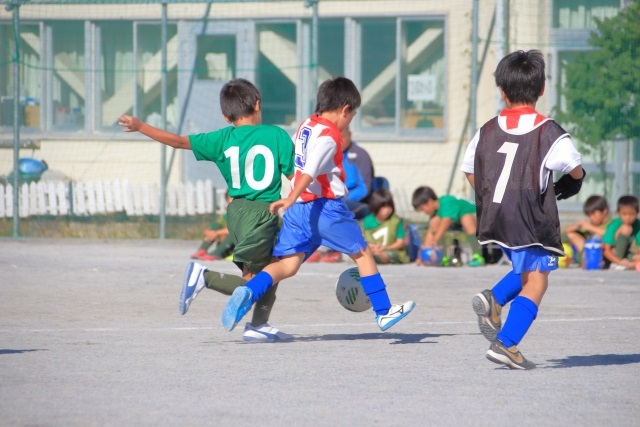 子どものスポーツの教え方:ライバルを作ること